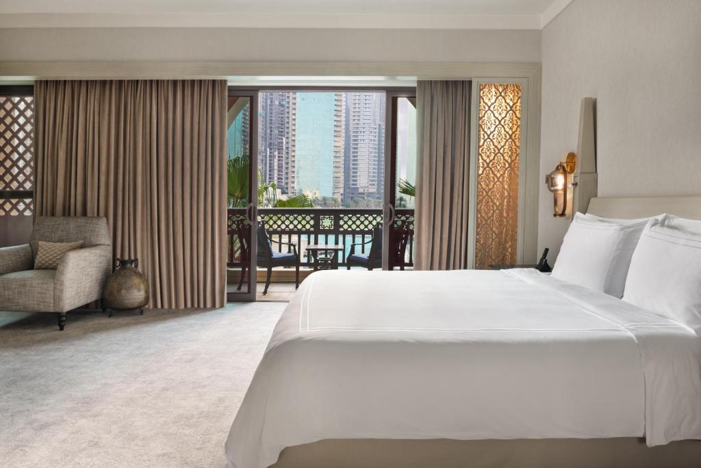 فندق القصر داون تاون دبي غرفة نوم
