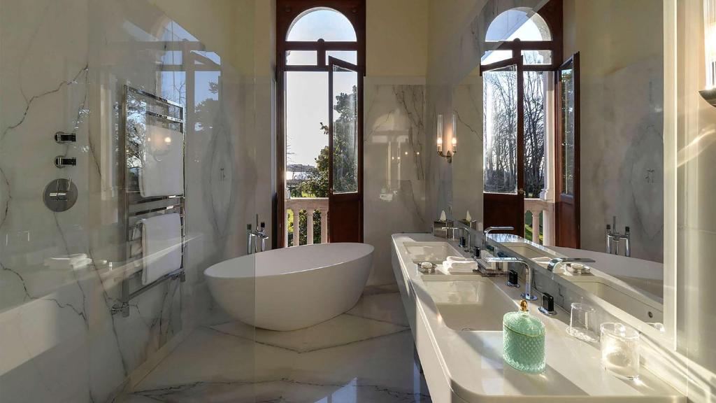 سان كليمنتى بلاس كمبينسكى البندقية الحمام